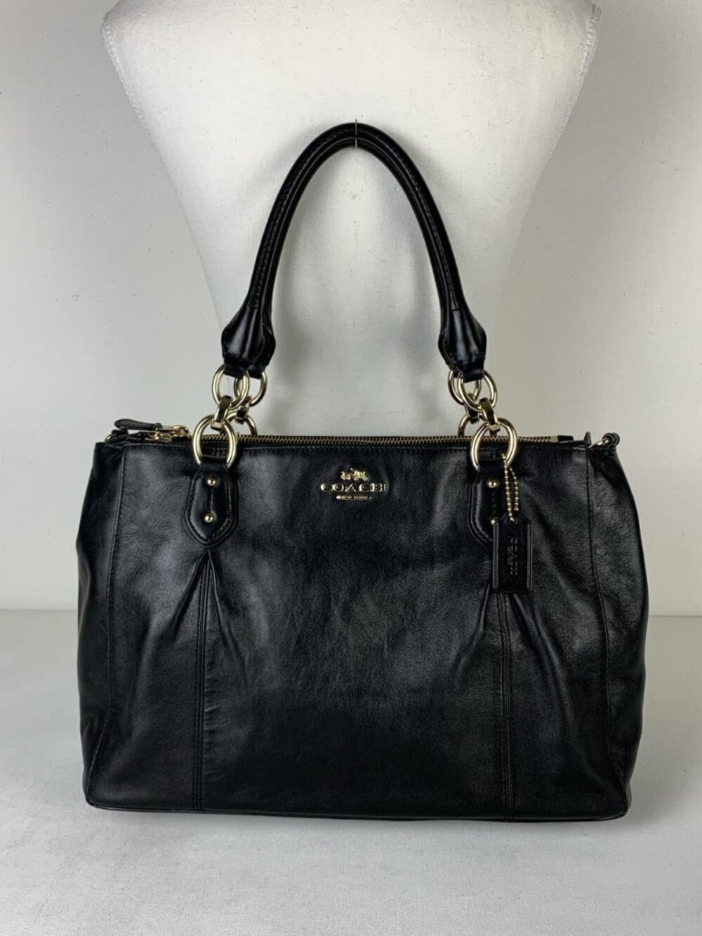 Coach Luxe Black Leather Handbag with Gold Hardware - Stylish & Functional